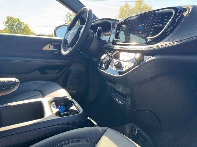 Chrysler PACIFICA SELECT AWD 2026