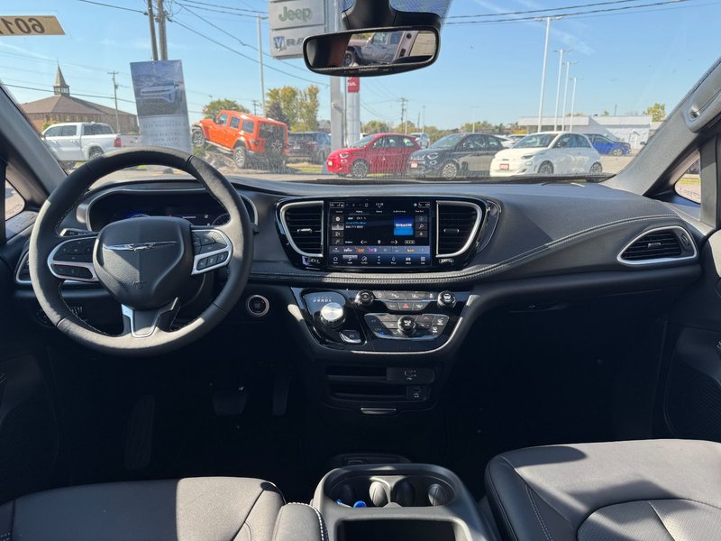 Chrysler PACIFICA SELECT AWD 2026