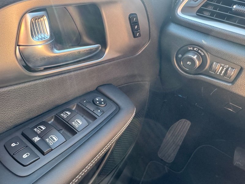 Chrysler PACIFICA SELECT AWD 2026