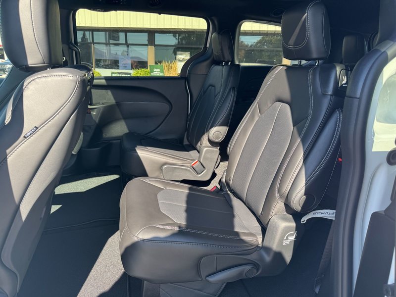 Chrysler PACIFICA SELECT AWD 2026