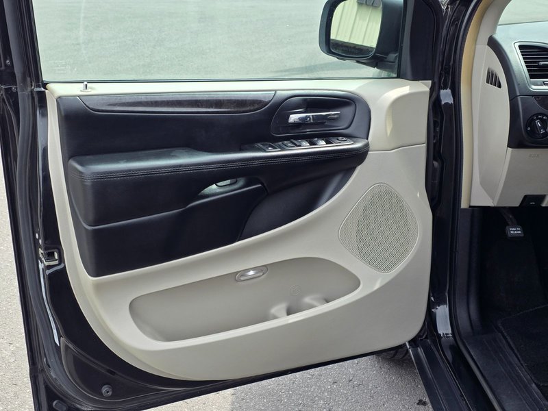 2016 Dodge Grand Caravan Crew