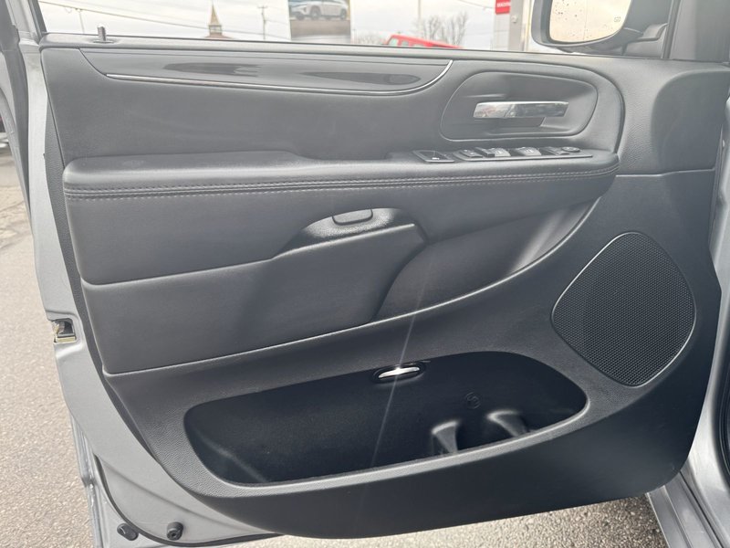 2020 Dodge Grand Caravan Premium Plus Premium Plus / DVD Video