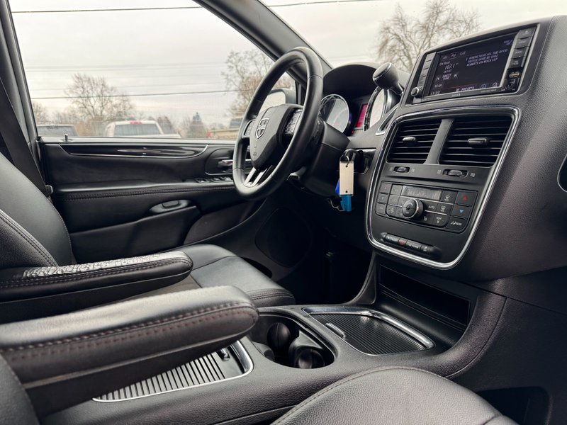2020 Dodge Grand Caravan Premium Plus Premium Plus / DVD Video