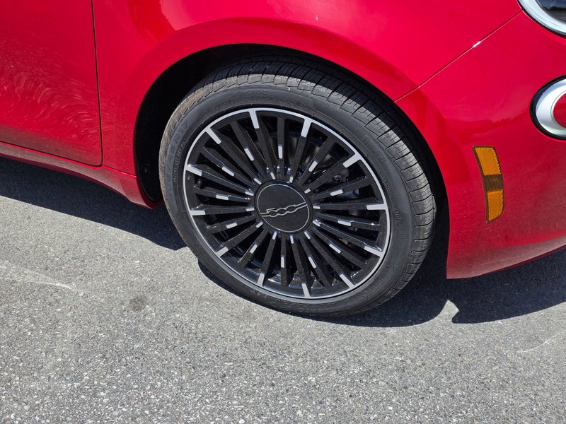 2025 Fiat 500e RED