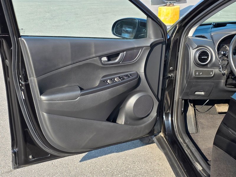 Hyundai Kona 2.0L Preferred 2019 2.0L Preferred / Heated Seats and Steering / Heads