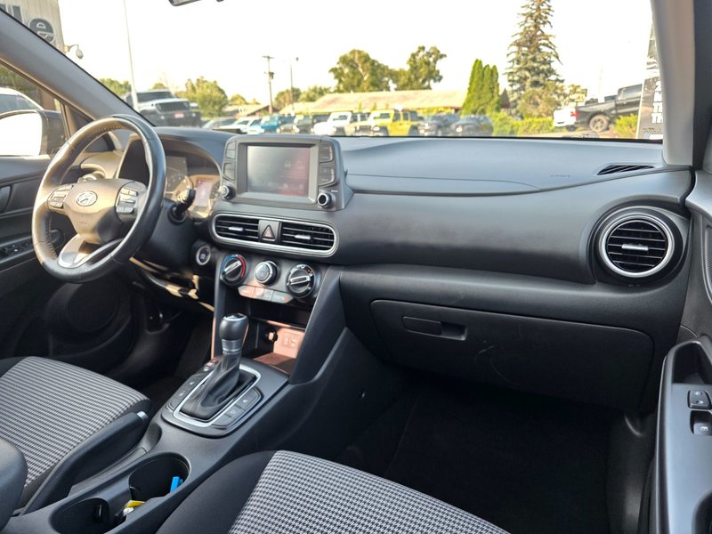 Hyundai Kona 2.0L Preferred 2019 2.0L Preferred / Heated Seats and Steering / Heads