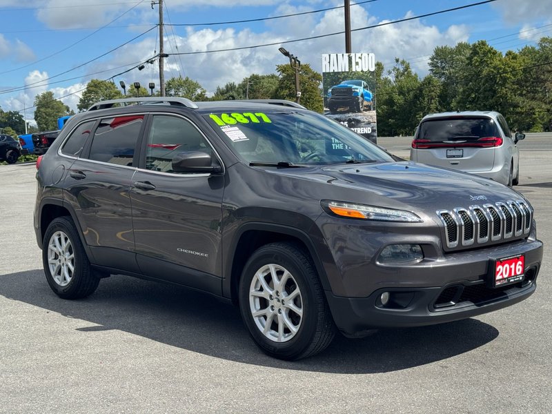 2016 Jeep Cherokee North North / Heated Seats