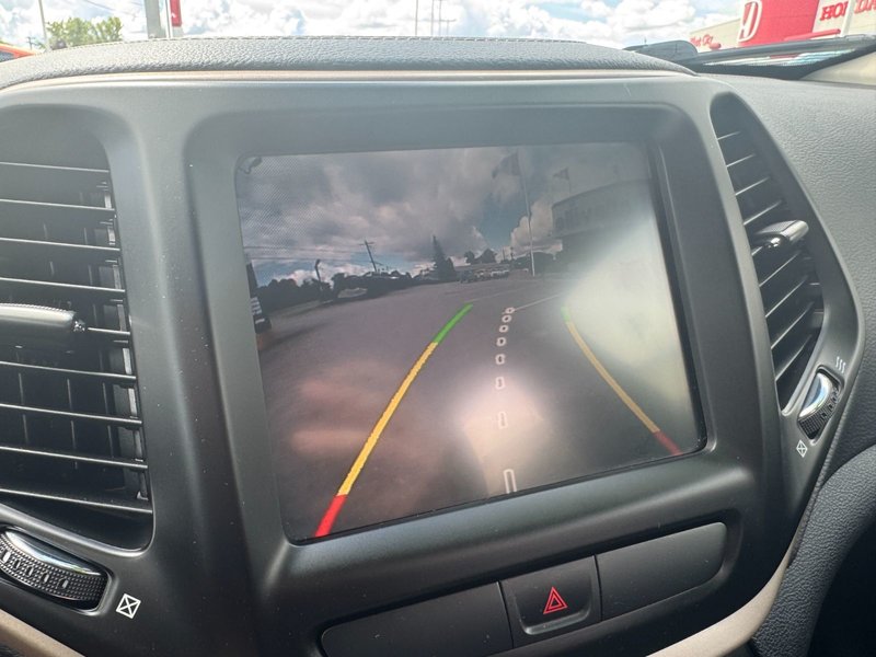2016 Jeep Cherokee North North / Heated Seats