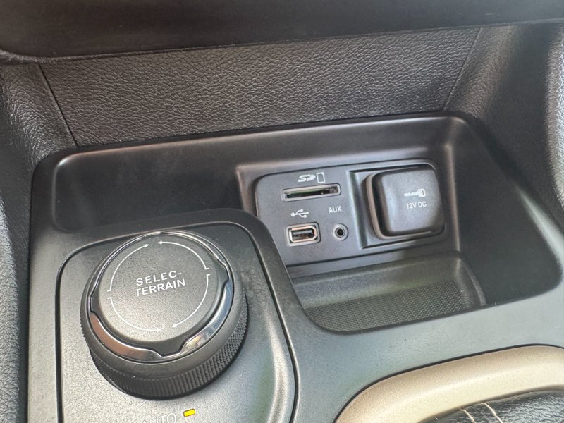 2016 Jeep Cherokee North North / Heated Seats