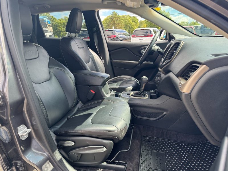 2016 Jeep Cherokee North North / Heated Seats