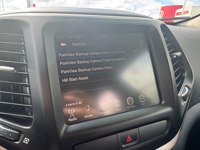 2016 Jeep Cherokee North North / Heated Seats