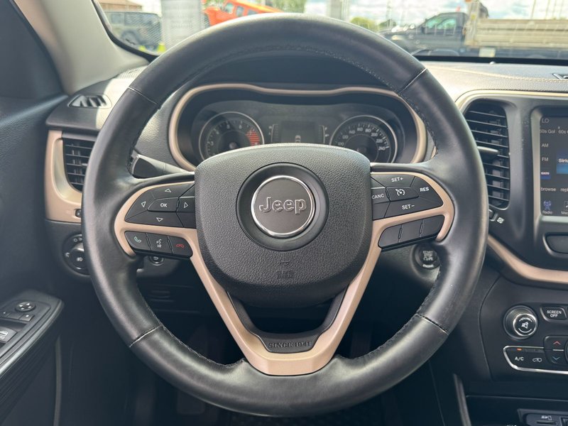 2016 Jeep Cherokee North North / Heated Seats