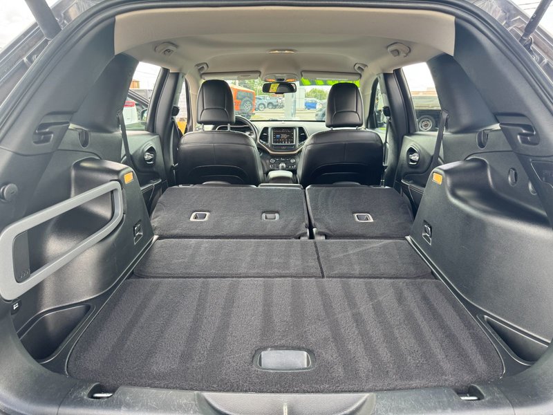 2016 Jeep Cherokee North North / Heated Seats