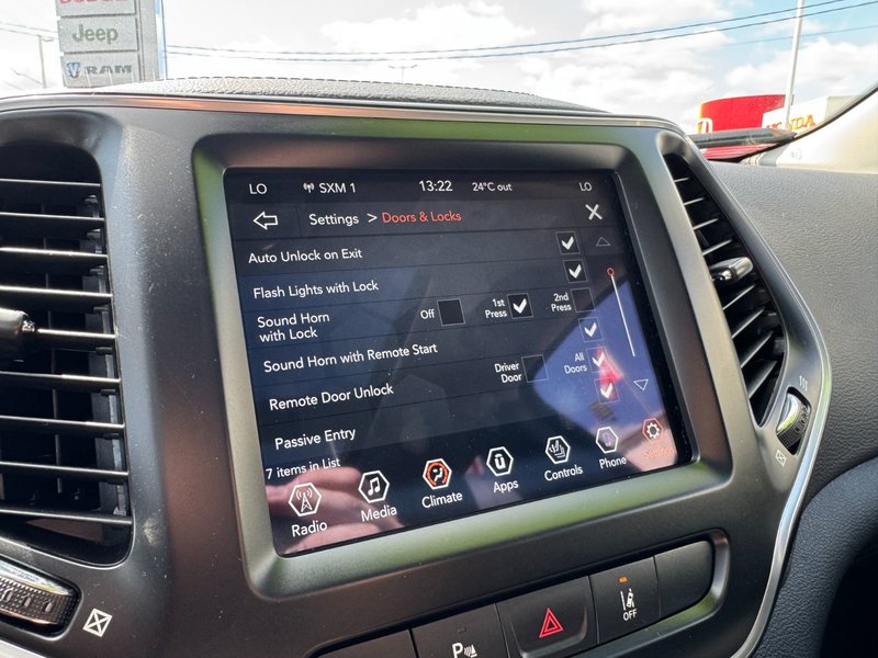 2022 Jeep Cherokee North North / Safety / Power Liftgate