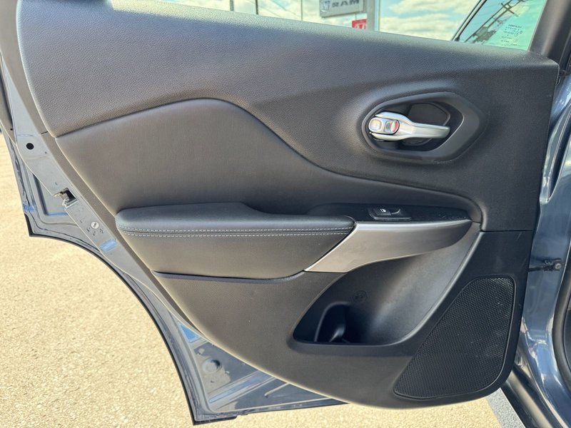 2022 Jeep Cherokee North North / Safety / Power Liftgate