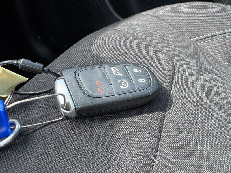 2022 Jeep Cherokee North North / Safety / Power Liftgate