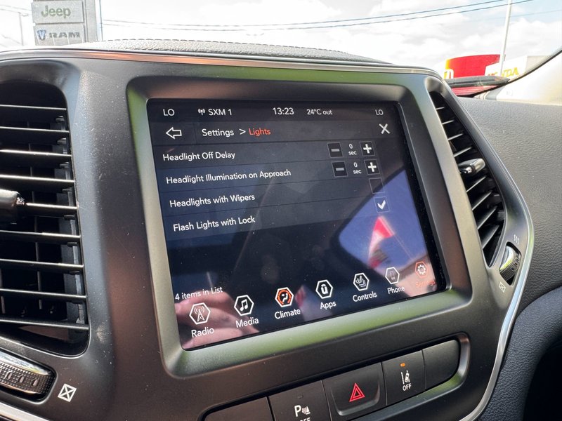 2022 Jeep Cherokee North North / Safety / Power Liftgate