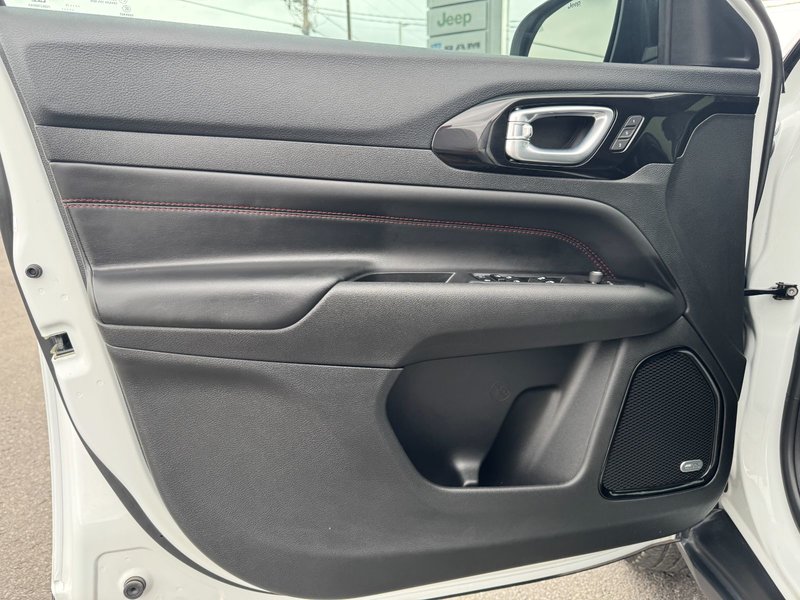 2023 Jeep Compass Trailhawk Trailhawk / Sunroof / 4x4