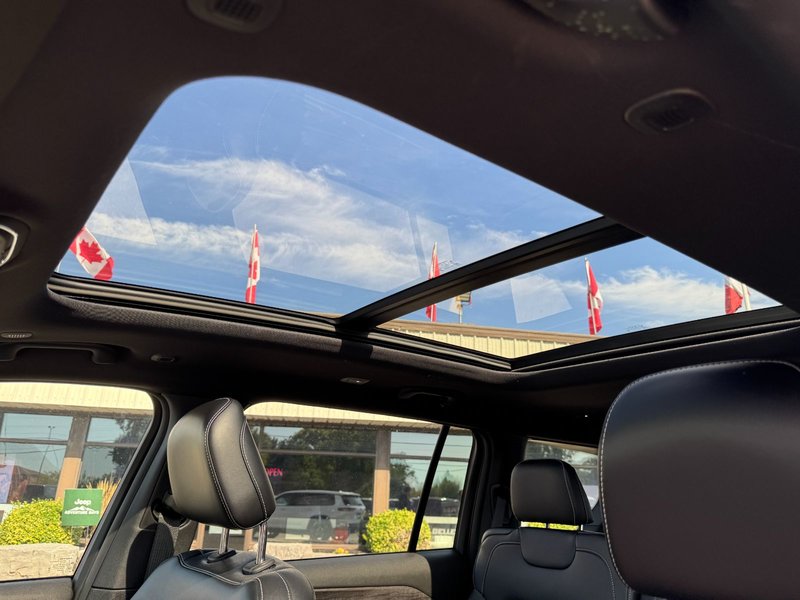 2024 Jeep Grand Cherokee L Limited Limited / Heated Seats / Dual-Pane Sunroof