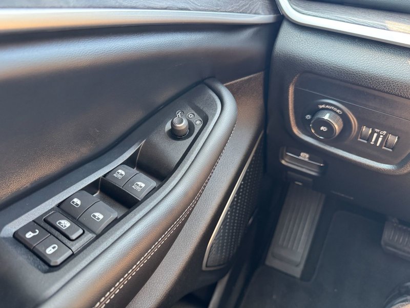2024 Jeep Grand Cherokee L Limited Limited / Heated Seats / Dual-Pane Sunroof