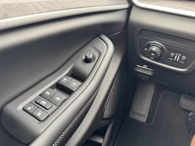 Jeep Grand Cherokee L LIMITED 2025