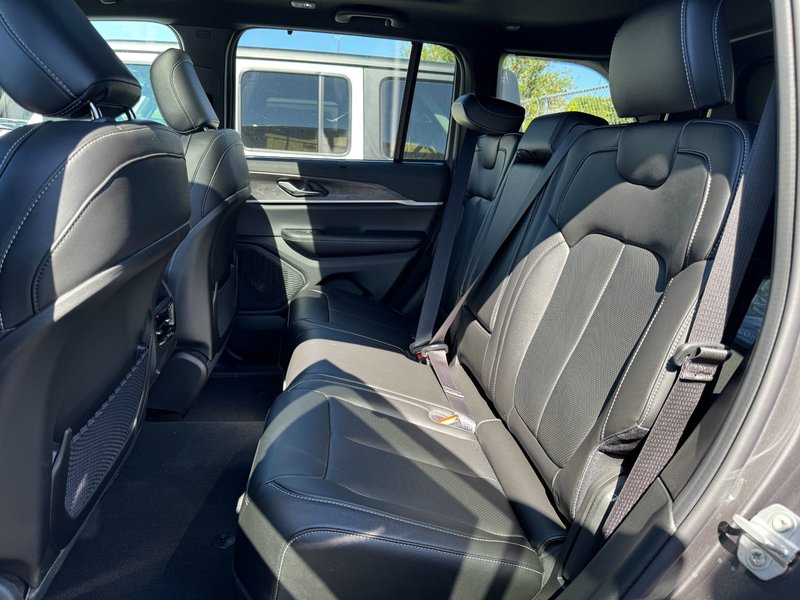 Jeep GRAND CHEROKEE LIMITED 2025