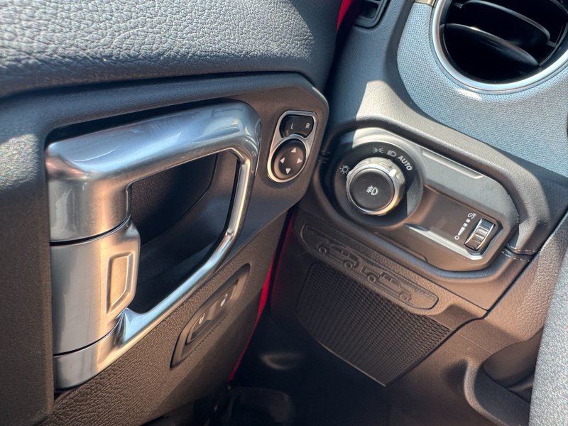 2025 Jeep WRANGLER 4-Door SAHARA