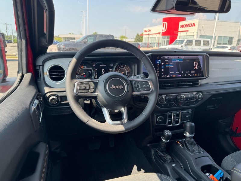 2025 Jeep WRANGLER 4-Door SAHARA