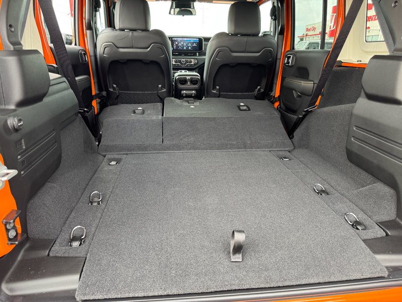 Jeep WRANGLER 4-Door SAHARA 2025
