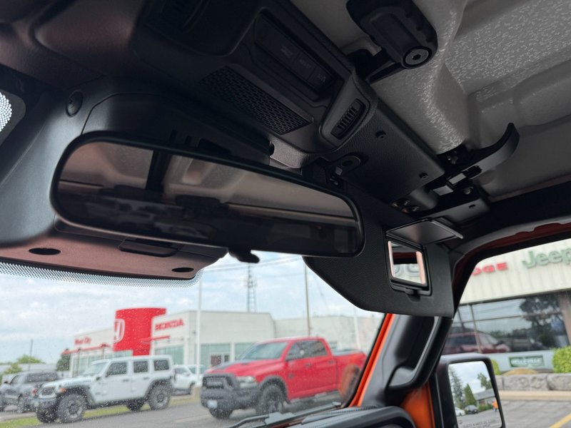 Jeep WRANGLER 4-Door SAHARA 2025