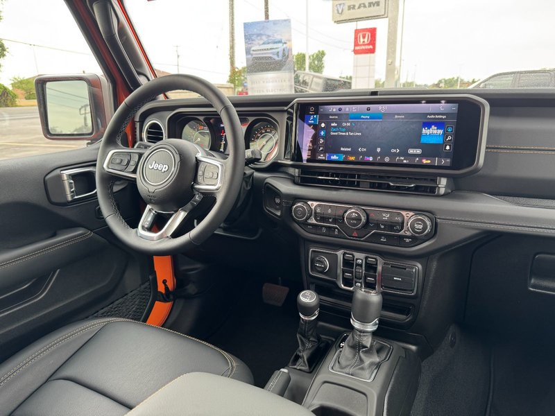 Jeep WRANGLER 4-Door SAHARA 2025