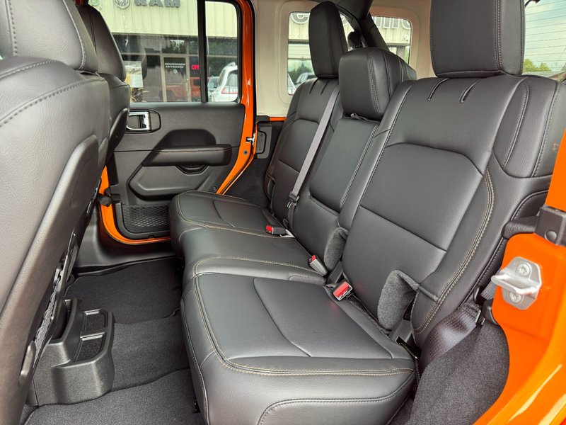 Jeep WRANGLER 4-Door SAHARA 2025