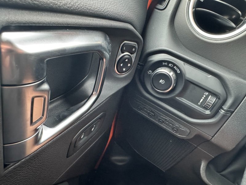 Jeep WRANGLER 4-Door SAHARA 2025