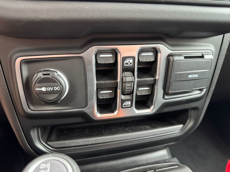 Jeep WRANGLER 4-Door SAHARA 2025