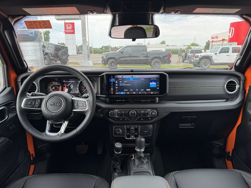Jeep WRANGLER 4-Door SAHARA 2025
