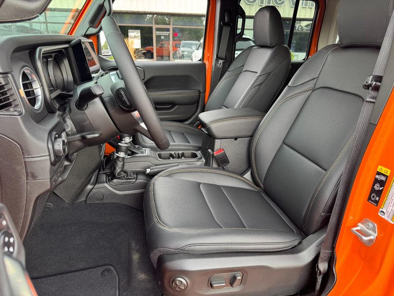 Jeep WRANGLER 4-Door SAHARA 2025