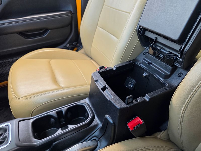 2018 Jeep Wrangler Unlimited Unlimited Sahara Unlimited Sahara / Heated Leather Seats