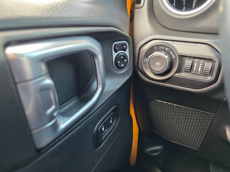 2018 Jeep Wrangler Unlimited Unlimited Sahara Unlimited Sahara / Heated Leather Seats