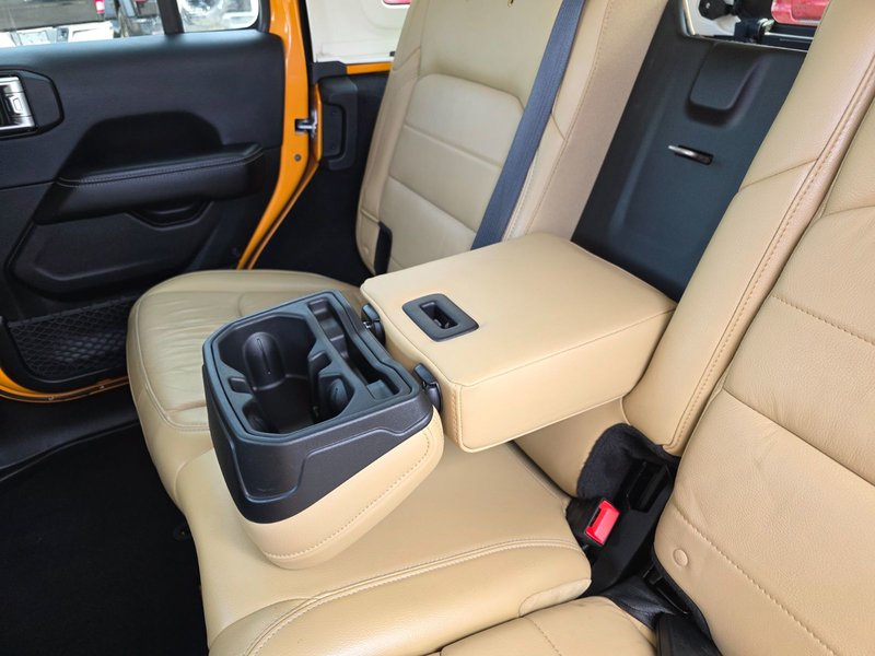2018 Jeep Wrangler Unlimited Unlimited Sahara Unlimited Sahara / Heated Leather Seats