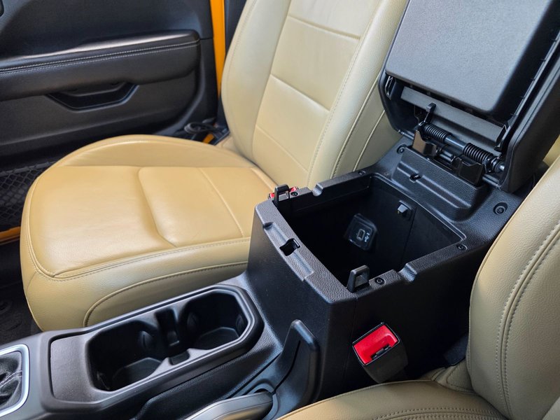 2018 Jeep Wrangler Unlimited Unlimited Sahara Unlimited Sahara / Heated Leather Seats