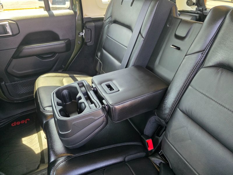 2021 Jeep Wrangler Unlimited Sahara Unlimited Sahara / Altitude / Leather Seats