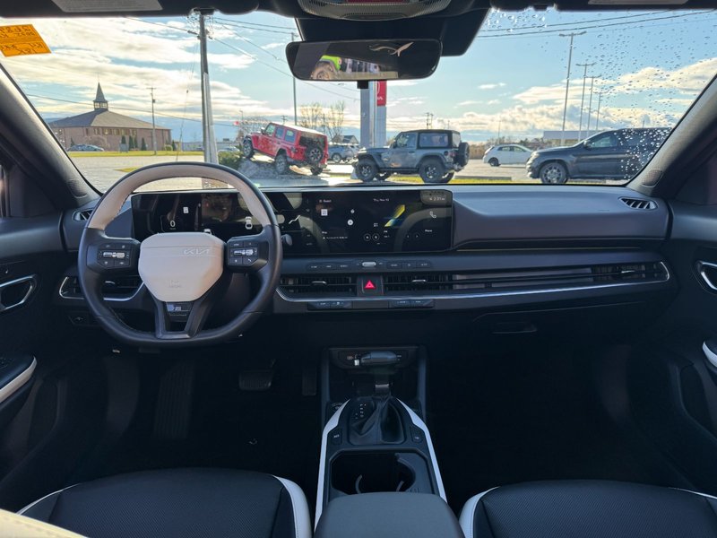 2025 Kia K4 GT-Line Turbo GT-Line Turbo / Heated Seats