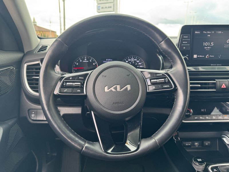 2023 Kia Seltos EX EX / Heated Seats