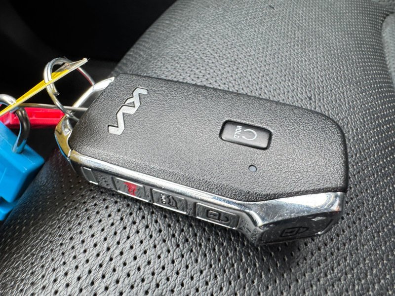 2023 Kia Sorento SX SX / Heated and Vented Seats