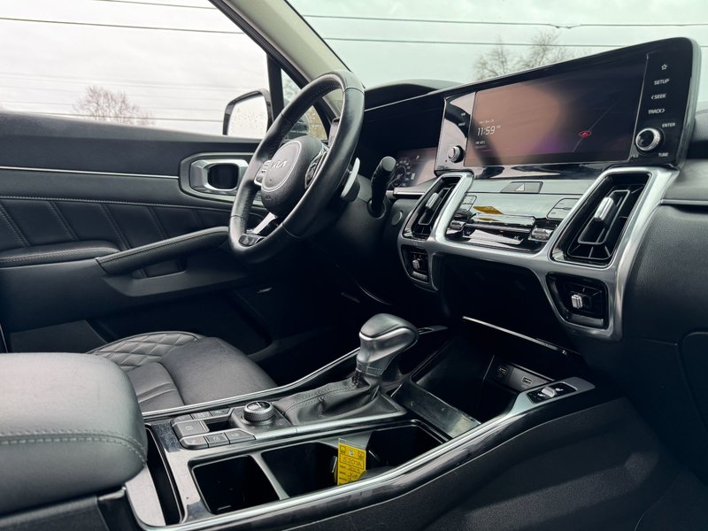 2023 Kia Sorento SX SX / Heated and Vented Seats