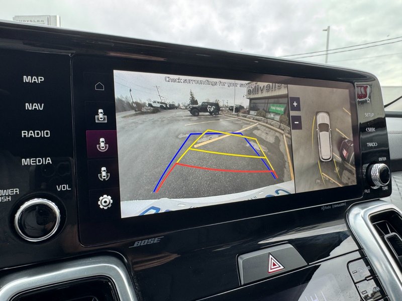 2023 Kia Sorento SX SX / Heated and Vented Seats