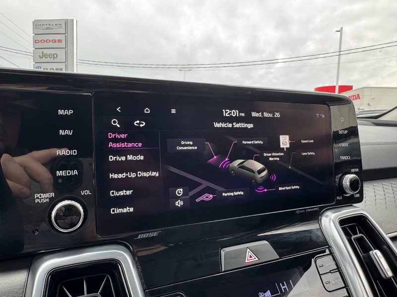 2023 Kia Sorento SX SX / Heated and Vented Seats