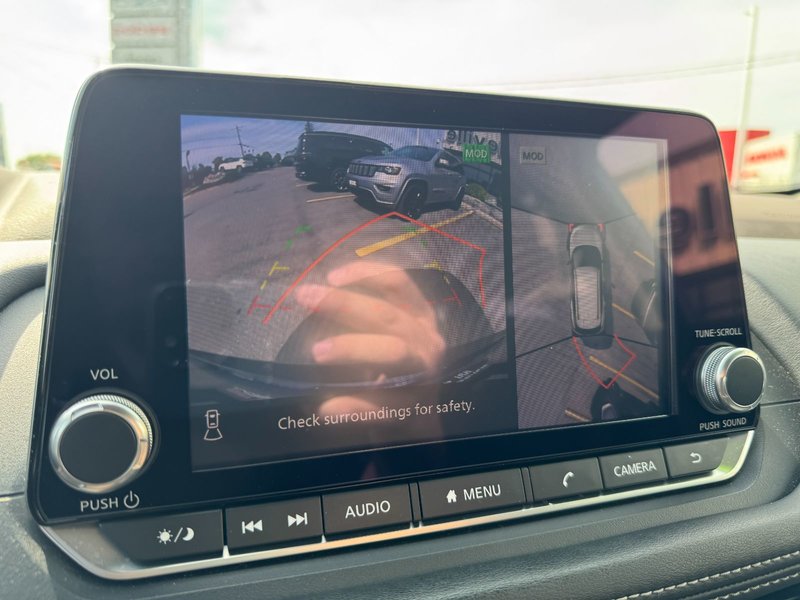 2021 Nissan Rogue SV SV / Moonroof / Heated Seats / Apple Carplay / And