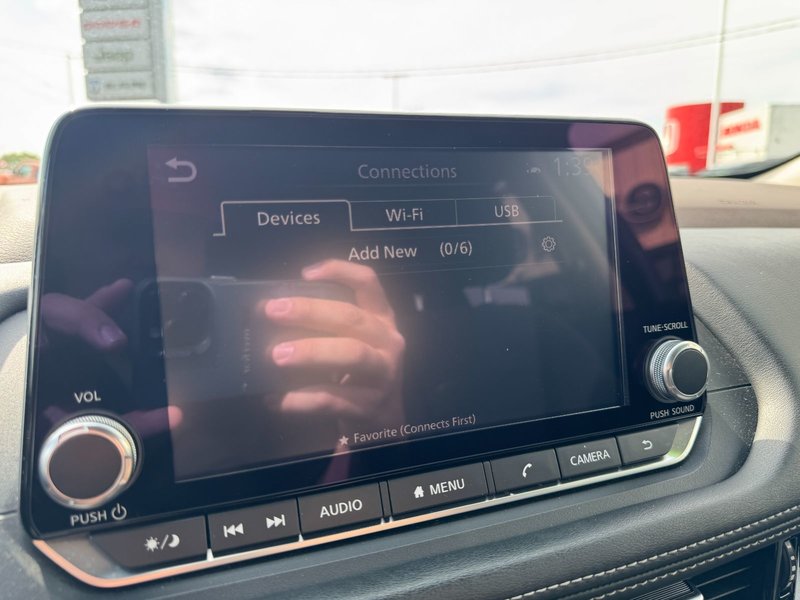 2021 Nissan Rogue SV SV / Moonroof / Heated Seats / Apple Carplay / And