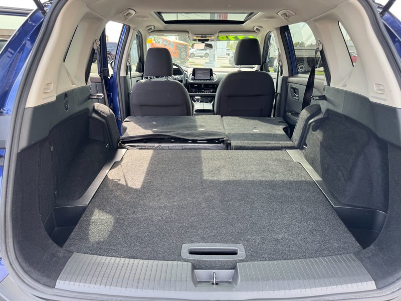 2021 Nissan Rogue SV SV / Moonroof / Heated Seats / Apple Carplay / And